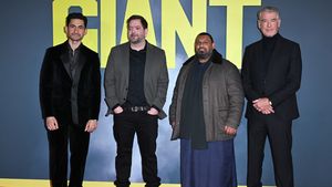 A ajuns de nerecunoscut! Marele campion a venit la premiera filmului despre viața lui și nimeni nu și-a dat seama că e chiar el