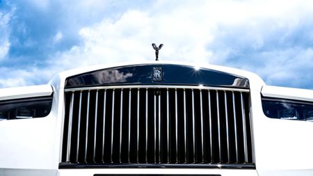 Au intrat în Italia cu un Rolls-Royce din România, dar au rămas pe loc fără o avere
