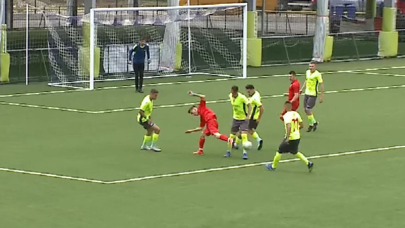 Fotbalistul-actor de la CSA Steaua l-a păcălit pe arbitru! Penalty inventat în meciul de baraj cu Mostiștea Ulmu | VIDEO