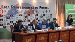 Timișoara ar intra în Liga 1, pe locul Rapidului, cu 14 puncte penalizare și 1,5 milioane de euro datorii. Ioan Miculaș, președintele ACS: "Vom avea buget de 2,5 milioane. În zilele următoare aducem 5-6 jucători"