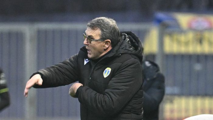 Surpriza pe care a pregătit-o Eugen Neagoe echipei sale de suflet. Pe cine va miza antrenorul Petrolului în meciul contra Universității Craiova din Cupa României. EXCLUSIV