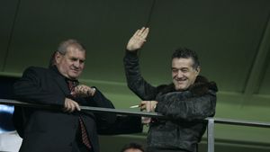 Update în lista de transferuri a FCSB-ului! Becali a anunțat ce fotbaliști își dorește: "Îl vreau, chiar dacă e cleptoman" + un mijlocaș surpriză. A fost alcătuită și "lista neagră"
