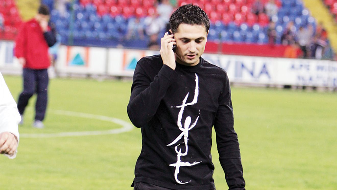 A scăpat de "valiză", dar nu și de ironii: "Rădoi să nu aranjeze meciuri și pe la arabi!"