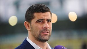 Planul secret al rivalei lui CFR Cluj din Superliga: oamenii fostului premier al României l-au ofertat pe Dani Coman și negociază cu un alt nume important, din impresariat, pentru a se ocupa de transferurile echipei | EXCLUSIV