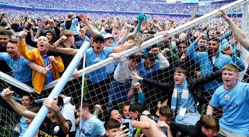 Nebunie în Premier League! Fanii celor de la Manchester City au invadat stadionul, după ce echipa lui Pep Guardiola a întors scorul în doar 5 minute și a câștigat campionatul Angliei