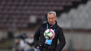 Mircea Rednic rupe tăcerea după plecarea de la Dinamo! Care erau planurile din iarnă? „Acum au șase sau șapte fundași centrali și joacă tot cu Ehmann"