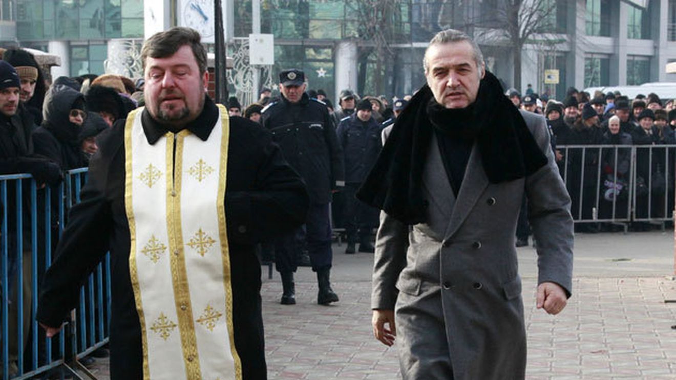 Becali n-a rezistat nici două săptămâni în noul an!** A ieșit din nou "în decor" și a fost taxat imediat! Ce replică le-a dat celor care îl luau peste picior: