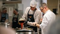 David Popovici are un desert favorit: „Mamaie, dacă mă auzi, să mă aștepți cu…”