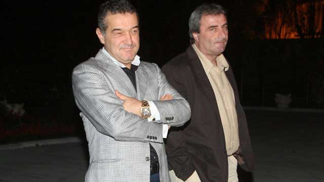 Becali îi face tactica lui Stoichiță:** "Ninu fundaș dreapta, Bănel la mijloc!"