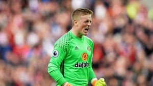 VIDEO | Portarul naționalei Angliei surprins când "împărțea pumni" într-un bar din orașul natal. Ce l-a provocat pe jucătorul de 25 de ani 