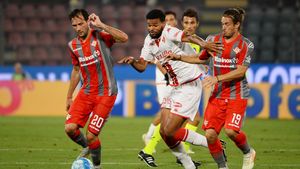 Unde greșește Bari cu Malcom Edjouma? Directorul sportiv român care a activat la clubul italian intervine și-i dă un sfat important antrenorului: „Vorbim de un jucător de 1,90 metri!”