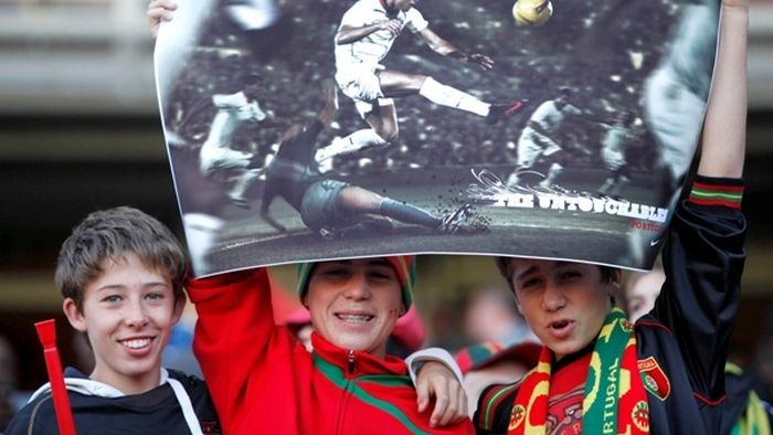 Nici măcar Mourinho nu îl mai oprește!** Familia l-a dat de gol: Ronaldo s-a săturat de viața la Real și vrea să plece! AICI îl trimite războiul cu fanii