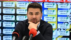 Contul cu numele lui Adrian Mutu, plin cu manele! „Briliantul” s-a supărat teribil și s-a dezlănțuit împotriva moderatorului: „E fake”