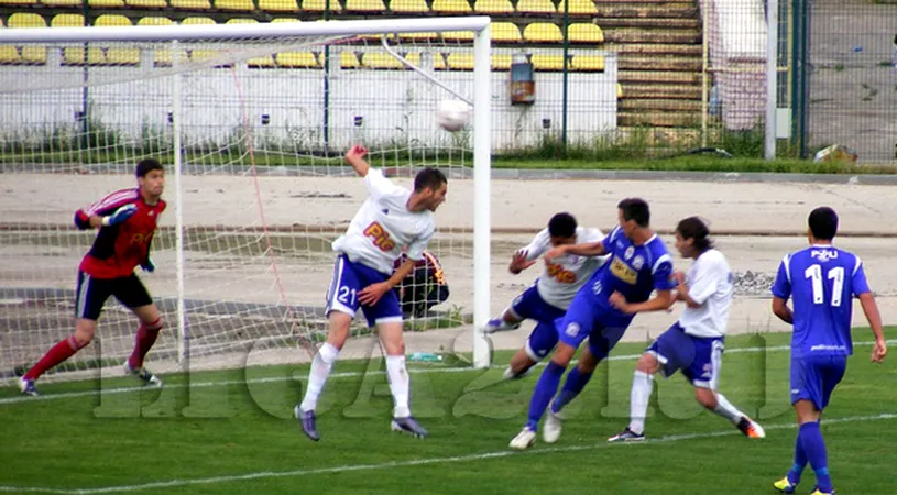 Poli** câștigă duelul alb-violet