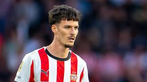 „Îi va lua fața în următoarele săptămâni”. „Briliantul” din Bosnia strălucește și Dennis Man poate ajunge rezervă de lux la PSV!