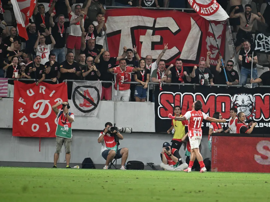 sase-cluburi-din-superliga-isi-pun-eroii-fata-in-fata-intr-o-cursa-de-colectie-pentru-titlul-de-jucatorul-etapei