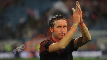 Gestul pe care nimeni nu l-a înțeles!** Unul dintre managerii Stelei a avut o reacție incredibilă pentru a susține un jucător! Răspunsul de la oficială l-a lăsat cu gura căscată