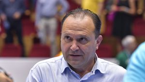 Replica devastatoare a președintelui Constantin Din după ce jumătate dintre arbitrii și observatorii din handbal n-au luat examenele teoretice! „M-am asigurat că totul este administrat cu cel mai înalt grad de integritate și corectitudine" | EXCLUSIV