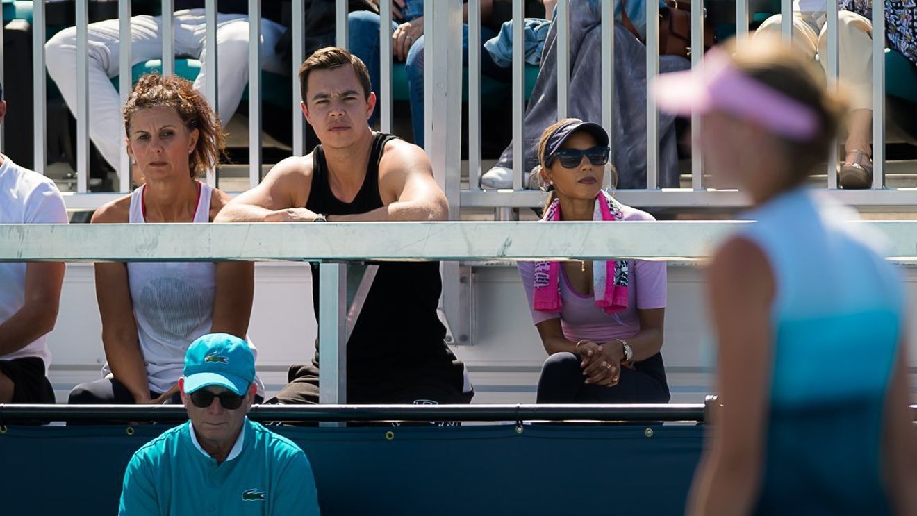 Cel mai curtat antrenor și-a făcut apariția în loja de la Miami și lumea tenisului "vuiește". Prima reacție a jucătoarei indicate drept noua elevă a lui Sascha Bajin, omul care a transformat-o pe Naomi Osaka în "regina" WTA