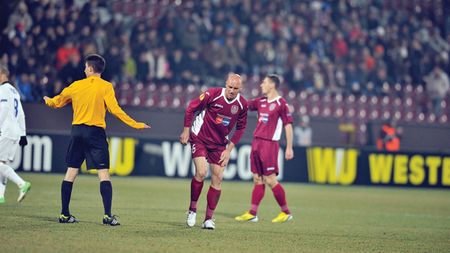 CFR-ul a suferit o pierdere grea încă de la începutul meciului!** Mureșan s-a „rupt" în minutul 8