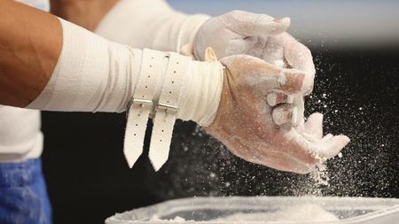 Situație explozivă! Federația Română de Gimnastică a evacuat gimnaştii de la CSS Dinamo Bucureşti din sala de la Lia Manoliu. Reacția părinților şi antrenorilor disperați