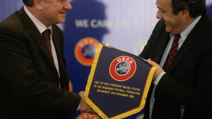 Sandu face anunțul ȘOC: "Tind să cred că jucătorii, conducătorii și antrenorii se ocupă și cu de-astea!"** "Mafia umbrelor" a pus pe gânduri UEFA: ce ALERTĂ‚ a primit Nașu'