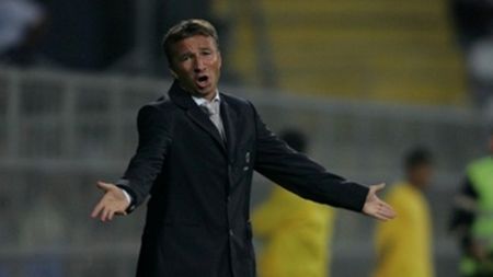 Petrescu:„Provinciali!"