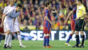 Cine ne arbitrează în această seară? Spaniolul Mallenco a arătat de 9 ori cartonașul galben într-un meci de la CM 2010