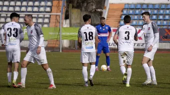 CSC Șelimbăr și-a luat revanșa în fața SCM Râmnicu Vâlcea în ultimul test înainte de reluarea Ligii 2. Eugen Beza, pus pe glume la întrebarea despre evitarea retrogradării