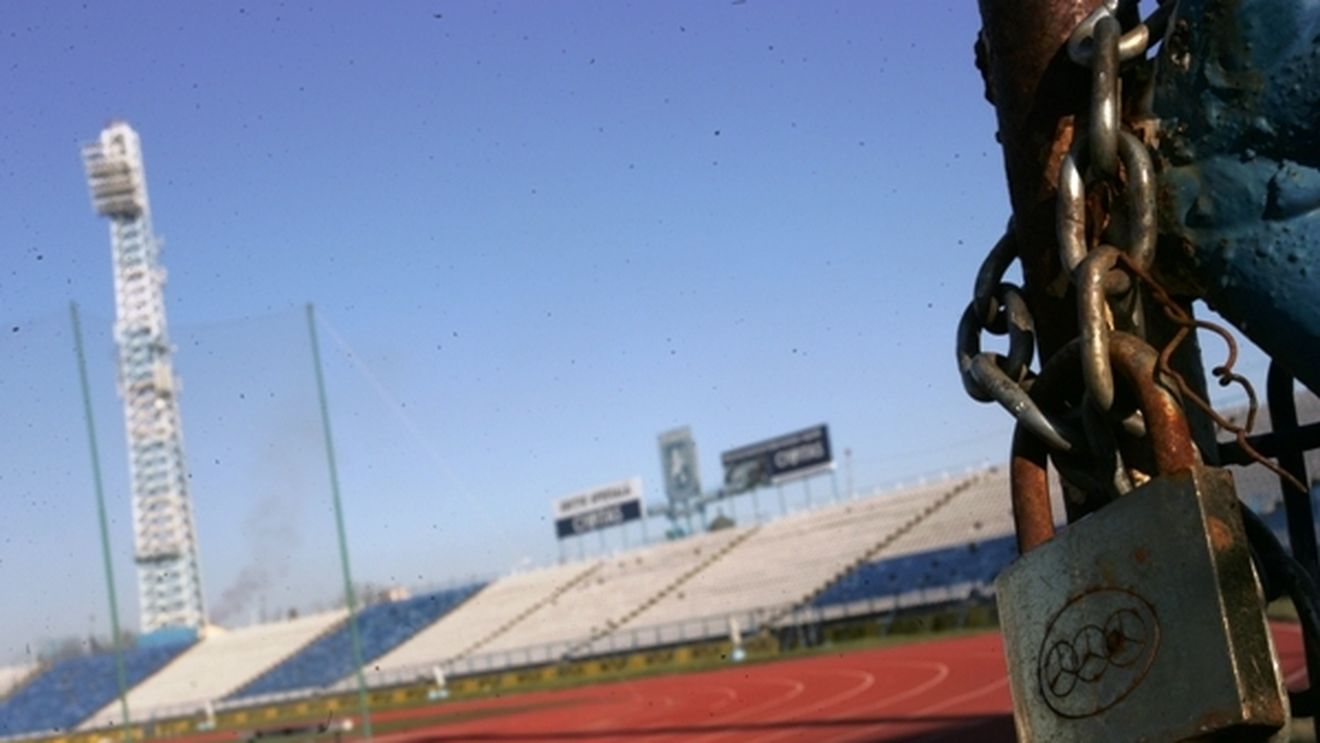 RUȘINOS! Universitatea Craiova,** evacuată din cantonament din cauza datoriilor!