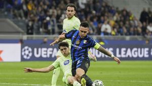 Fază controversată în Inter - Barcelona: arbitrul a dictat penalty, cu VAR, după intrarea lui Cubarsi asupra lui Lautaro Martinez