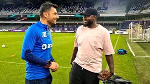 Harlem Gnohere, ironizat după ce a mers să-și susțină foștii coechipieri la Anderlecht - FCSB. „N-a fost niciodată fit! Ăsta e XXXL, nu?”