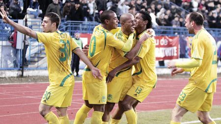 Bogații joacă finala