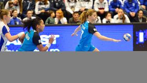 CSM București nu s-a mai dus la TAS în "Cazul Ecusoanele", dar a atacat în justiție hotărârea Consiliului de Administrație al FRH. Liga Națională se încheie marți, CSM așteaptă un verdict de la Curtea de Apel o zi mai târziu