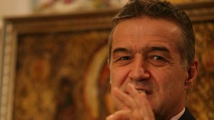 Continuă reconstrucția!** Perla Brăneștiului a fost acontată de Steaua: "Va semna luni!" Vezi cine e noul Dorinel din Ghencea