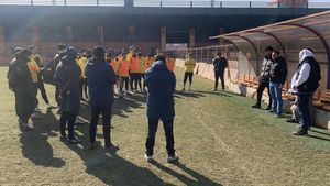 Jucătorii Ceahlăului, băgați în ședință înaintea meciului cu Steaua! Finanțatorul Măzărianu are mesaje pentru antrenor și suporteri: ”Dacă nu vin înseamnă că nu merită echipă de Liga 2”