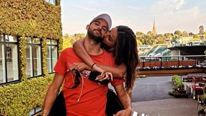 Grigor Dimitrov a făcut o glumă și toate privirile au fost ațintite pe Mădălina Ghenea! Spectatorii din tribune și camerele TV au vrut să vadă reacția româncei după vorbele bulgarului | VIDEO