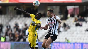 Veste rea pentru Petrolul: Sory Diarra, principalul om de gol al echipei și golgheterul campionatului, ratează restul sezonului după accidentarea suferită cu ”U” Cluj. Situația căpitanului Valentin Țicu