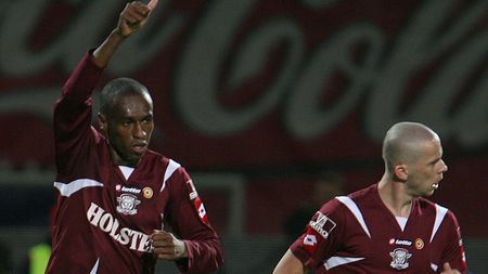 Bricheta care aprinde fotbalul