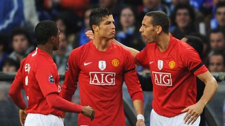 "Noi am râs toți, dar el...". Patrice Evra a povestit un episod care vorbește de la sine despre Ronaldo: "Ă‚sta e Cristiano! Haideți să vă spun ce s-a întâmplat când Rio Ferdinand l-a bătut la tenis de masă"