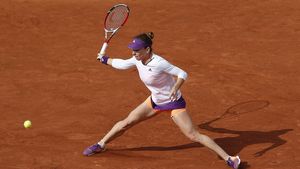 Simona e norocoasă: Muguruza și Kuznetsova, eventualele adversare în optimi și sferturi la Roma, s-au retras din competiție. Halep vs Riske în turul secund