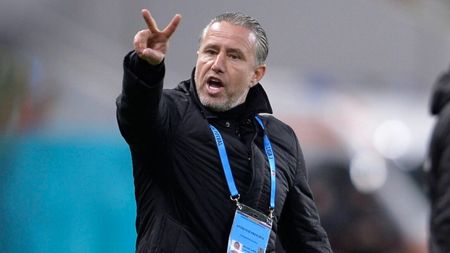 Plecare „bombă” de la Universitatea Craiova? Laurențiu Reghecampf are două oferte uriașe din punct de vedere financiar: una din Qatar și una din Arabia Saudită! Când se decide soarta antrenorului | EXCLUSIV