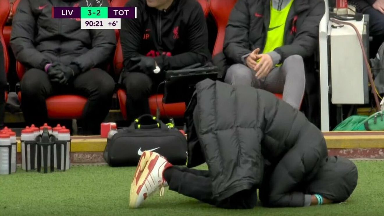 Fabulos! Klopp s-a accidentat când s-a bucurat pentru golul victoriei în fața arbitrului de rezervă | FOTO