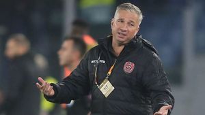 Dan Petrescu, nevoit să improvizeze la meciul împotriva Rapidului! Jucătorul liderului Ligii 1 a plecat în Germania: „A fost dorința lui!”