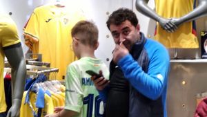 Apariție rară a lui Ionuț Luțu, fără Gigi Becali. Ce a cumpărat "Hagi" de la mall. FOTO EXCLUSIV