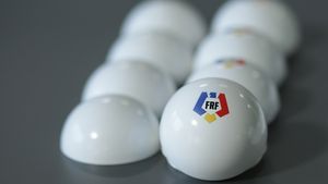 Tragerea la sorți a 16-imilor Cupei României sezonul 2021-2022. Universitatea Craiova, duel cu CFR Cluj! Adversari facili pentru FCSB și Dinamo | LIVE VIDEO