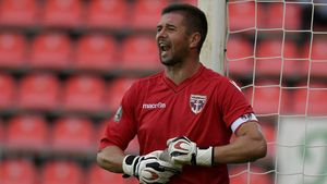 Îl mai știi pe Cosmn Vâtcă? Fostul portar de la FCSB a semnat!