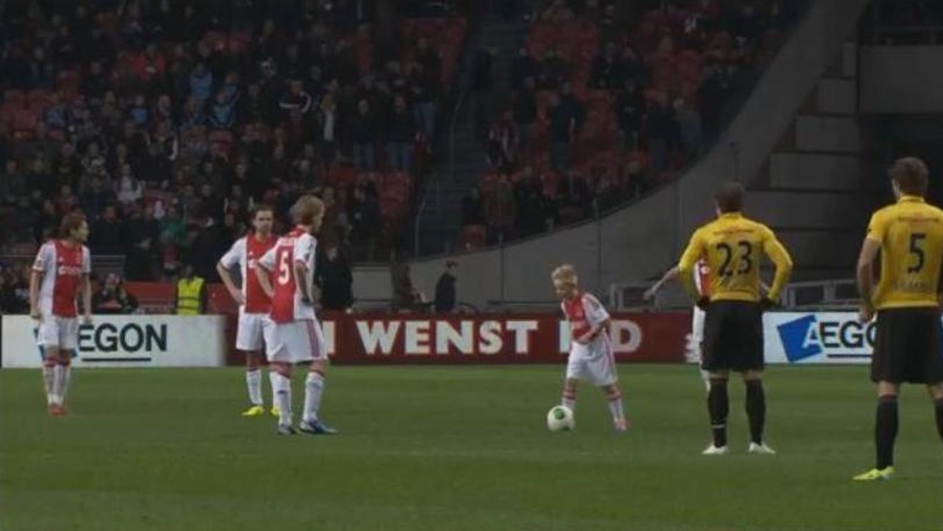 VIDEO Gest superb al lui Ajax: au "transferat" un puști de opt ani care suferă de o afecțiune rară