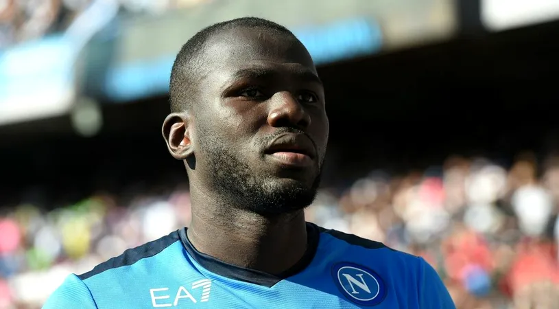 Chelsea Londra vrea cu disperare să dea o lovitură de top pe piața transferurilor și a discutat cu agentul vedetei lui Napoli, Kalidou Koulibaly!