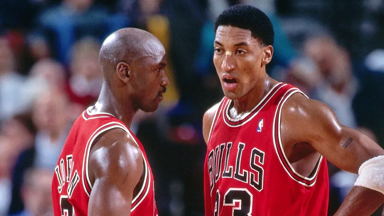 Scottie Pippen îl atacă pe Michael Jordan, fostul său coleg din echipa de aur a celor de la Chicago Bulls: „Pretindea să fie glorificat și asta s-a întors împotriva lui” Cum a reacționat când i-a spus adevărul în față
